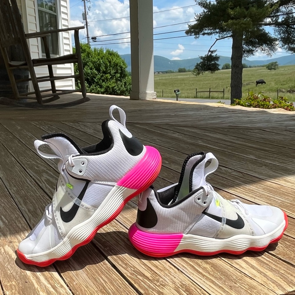 Nike React Hyperset SE - Size Women’s 8.5 / Men’s 7